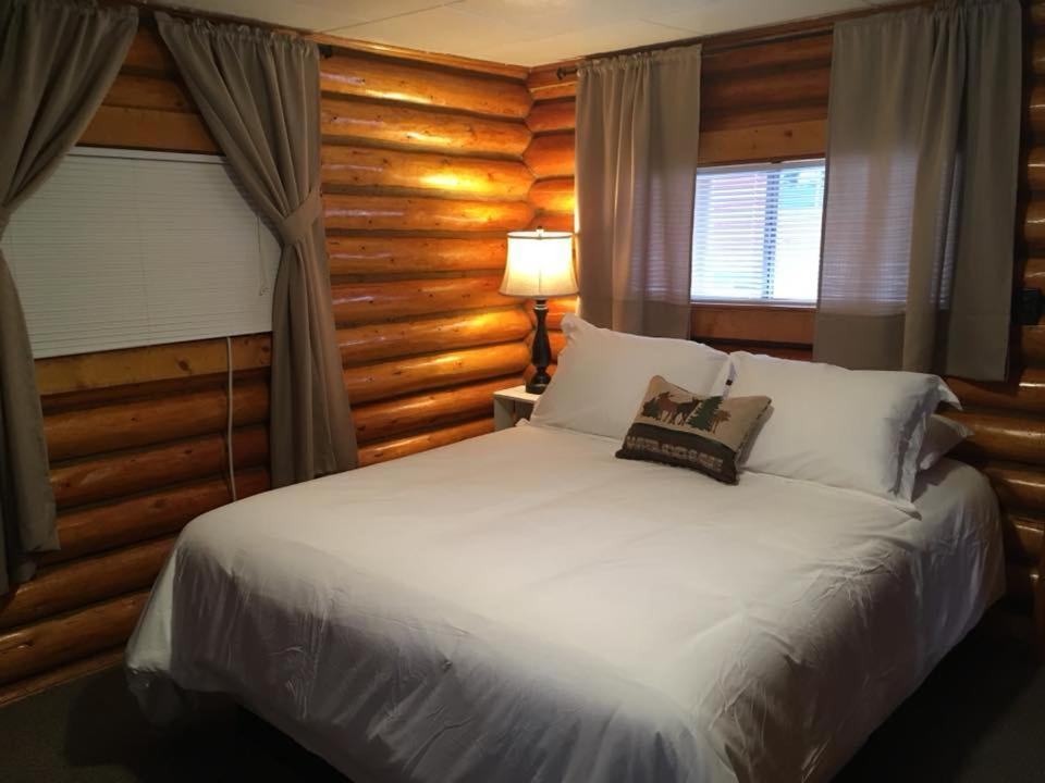 Sportsman'S Lodge Енніс Екстер'єр фото